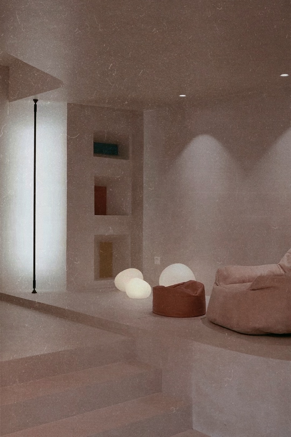 内境森林 — glowing orb lights in gallery space